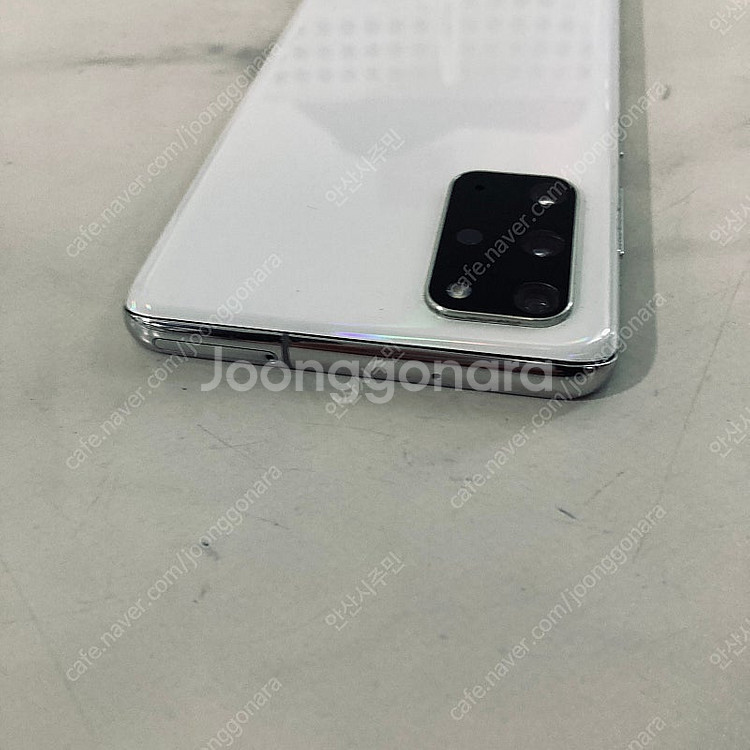 갤럭시 S20플러스 화이트 256기가 매우깨끗! 16만원 판매합니다--3